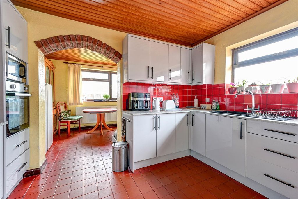 Property photo 3 of 15 Kitchen 1.Jpg
