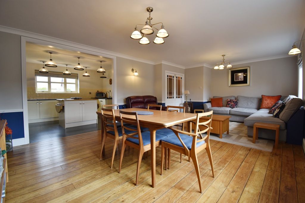 Property photo 2 of 36