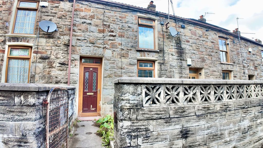 Property photo 1 of 18