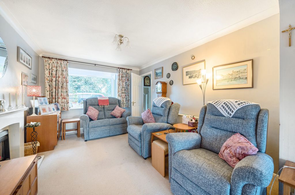 Property photo 2 of 17 1324677-8-687675F...