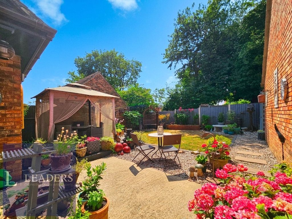 Property photo 3 of 15 Garden