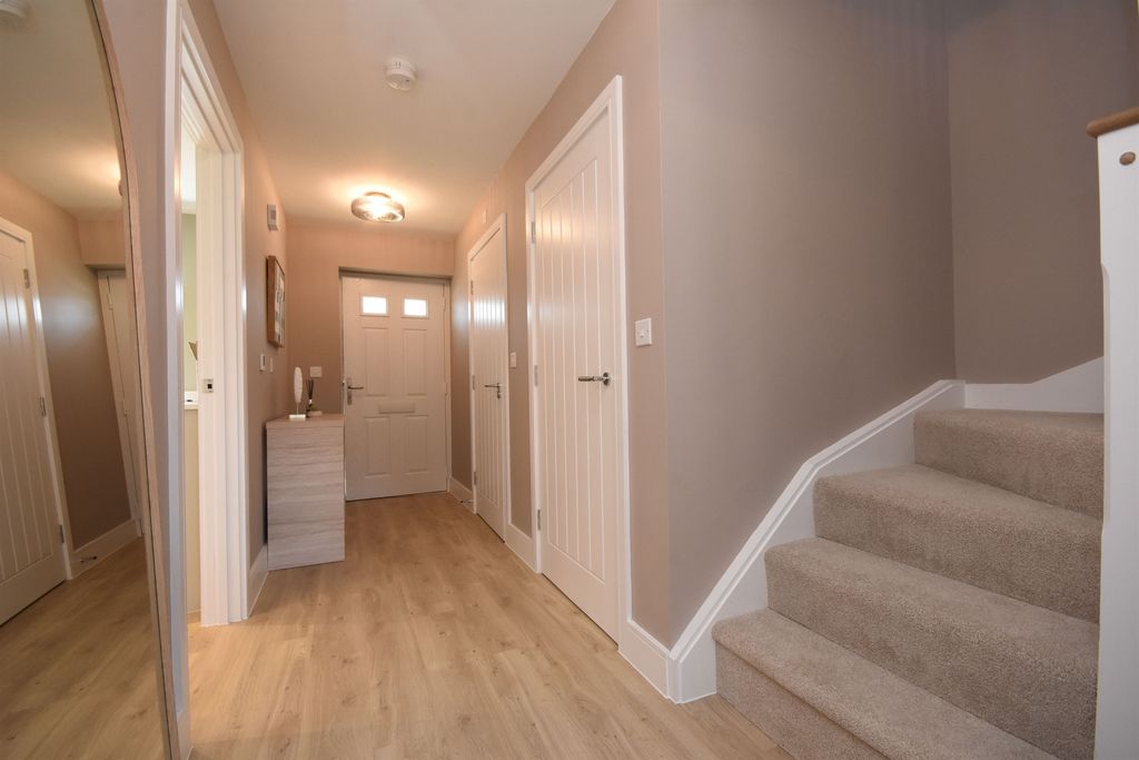 Property photo 3 of 25