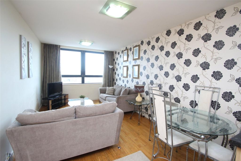 Property photo 3 of 13 Picture No. 02