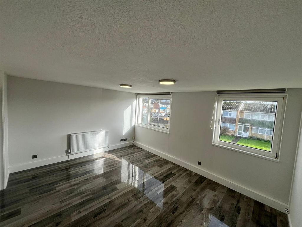 Property photo 3 of 12 Lounge/Diner