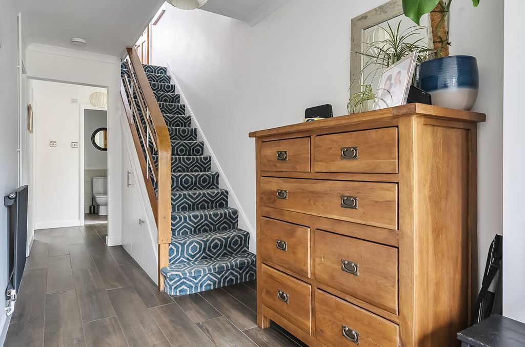 Property photo 2 of 13 1336028-17-68A5d2...
