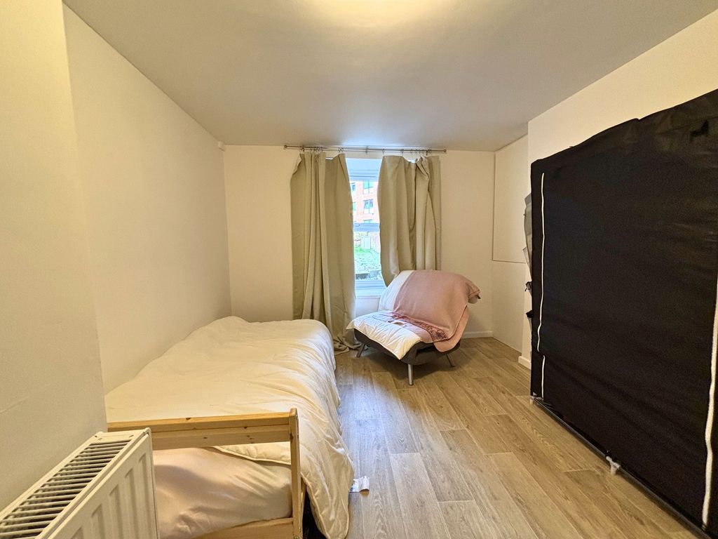 Property photo 2 of 11 Bedroom 1