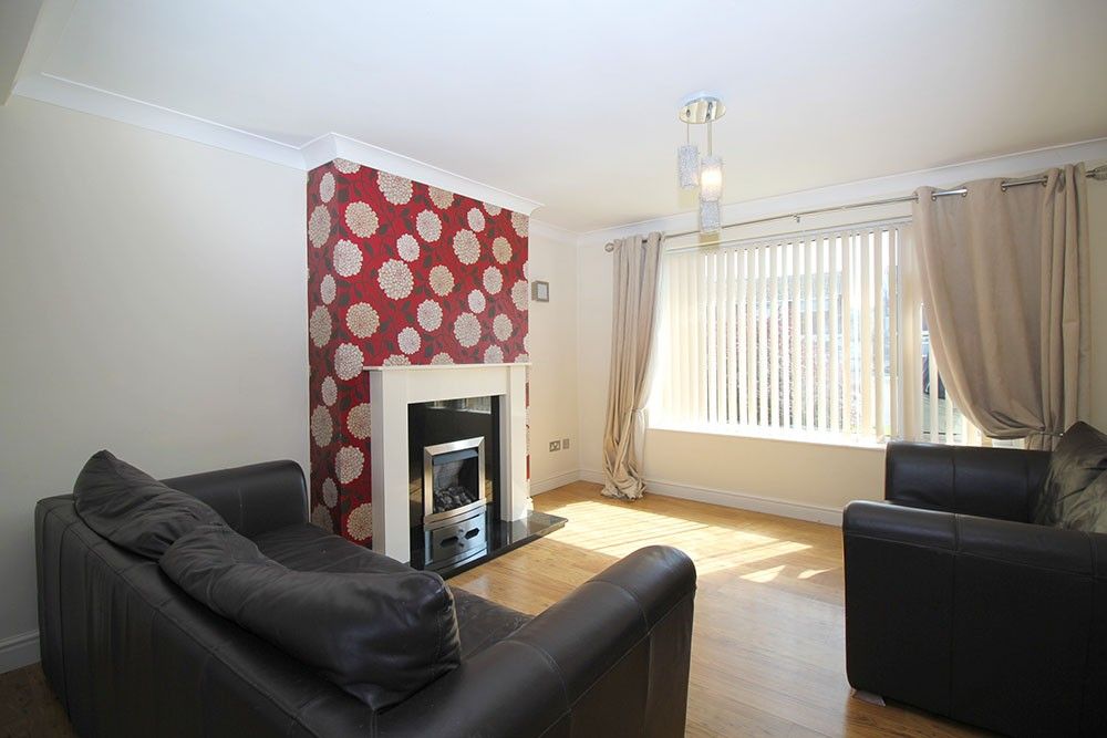 Property photo 3 of 20 Lounge