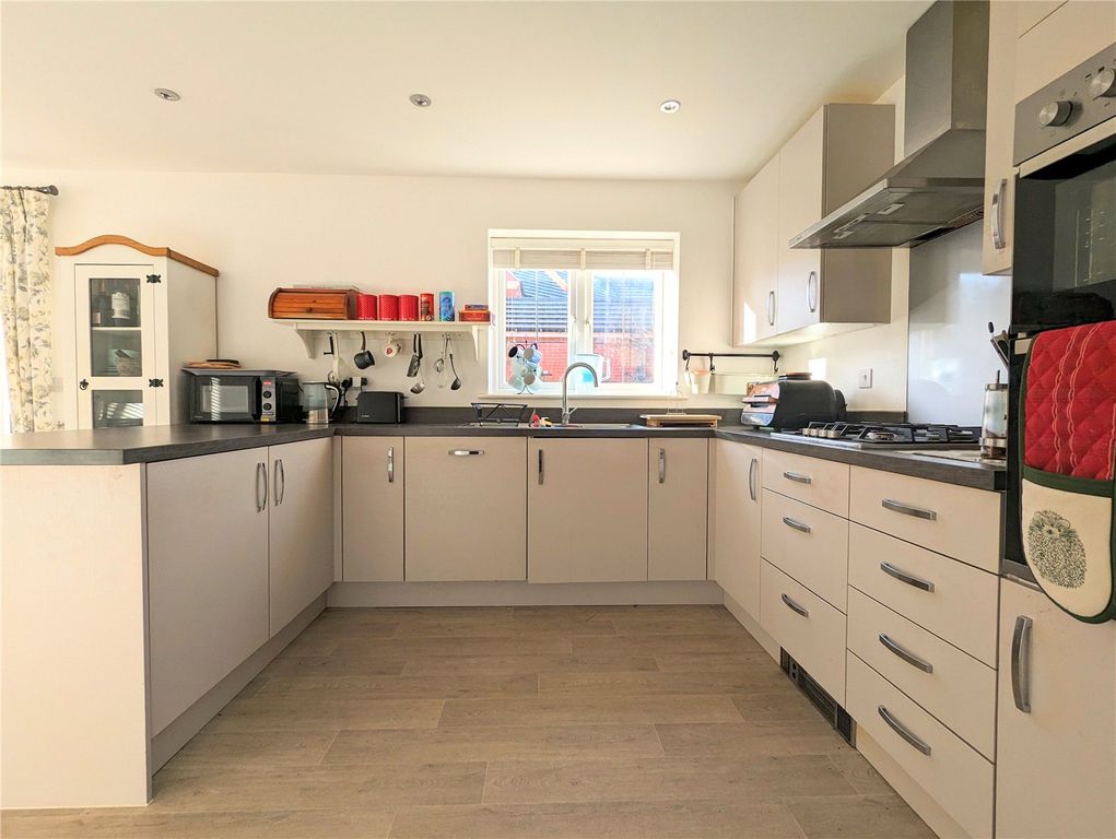 Property photo 2 of 19 Picture No. 14