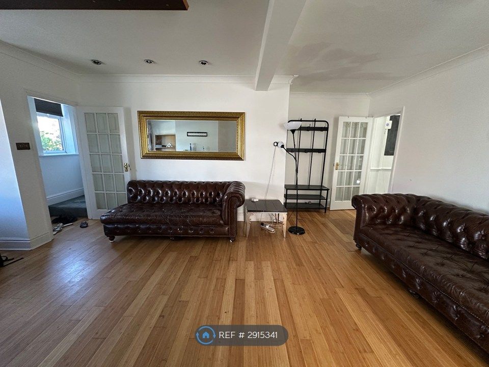 Property photo 3 of 18 Living Room