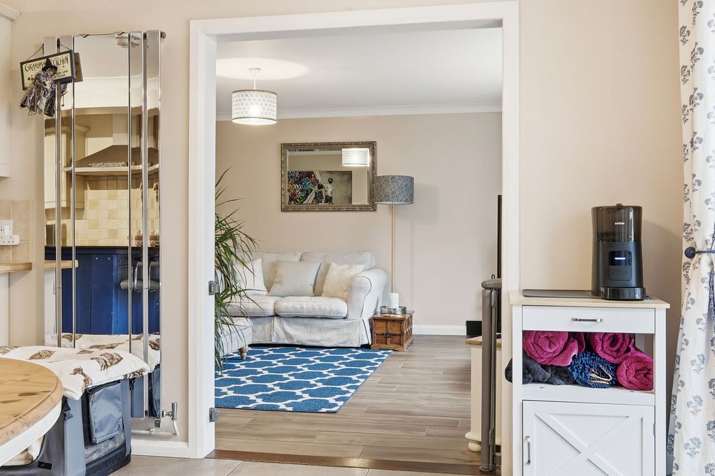 Property photo 3 of 32