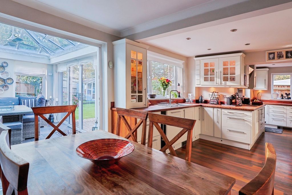 Property photo 3 of 18 Kitchen/Diner