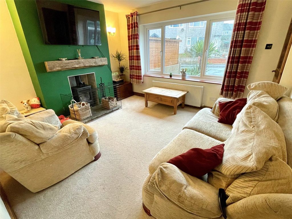 Property photo 2 of 20 Living Room