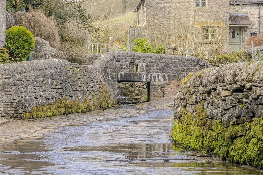 Property photo 2 of 50 Brook