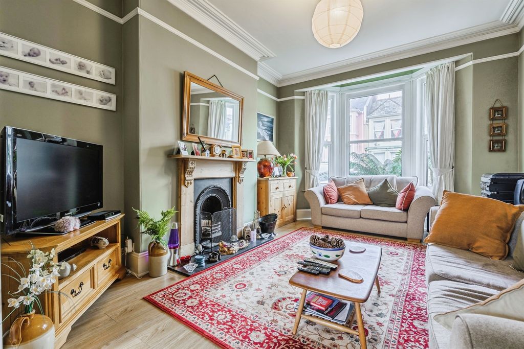 Property photo 2 of 23