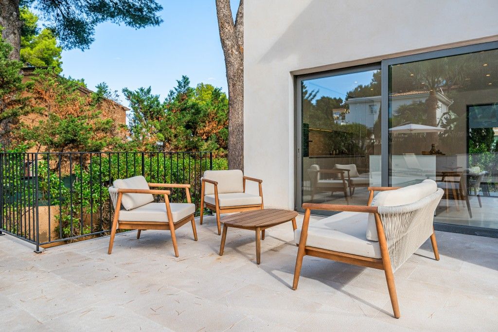 Property photo 3 of 20 Terrace