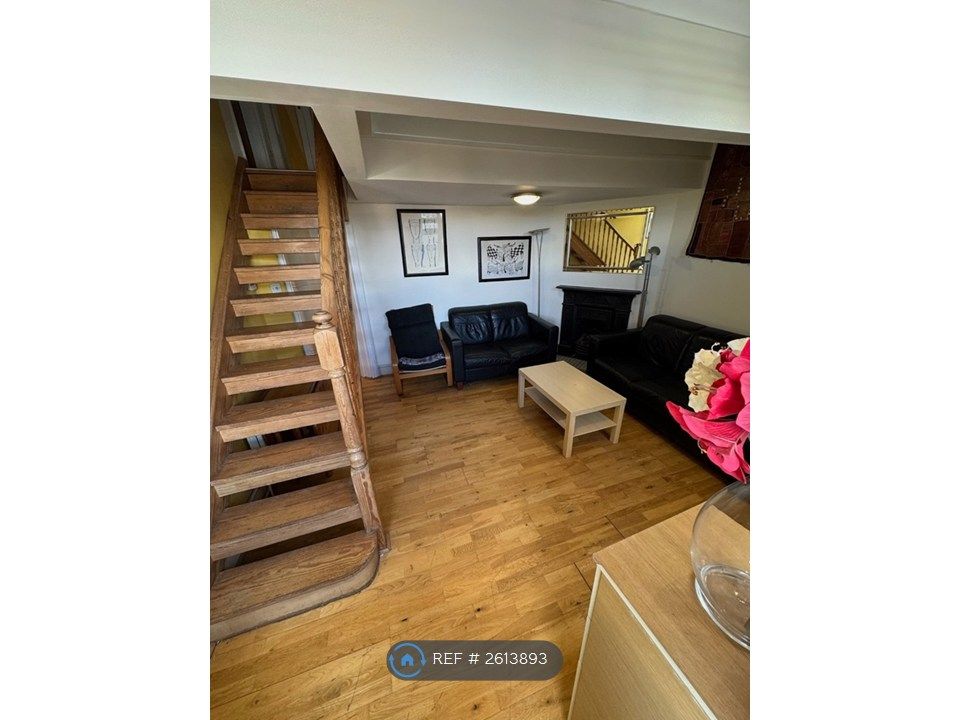 Property photo 3 of 20 Living Room