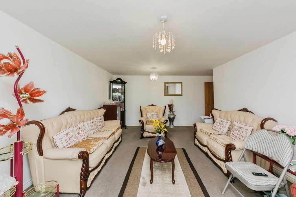Property photo 3 of 17 Pbox-Img.Jpg