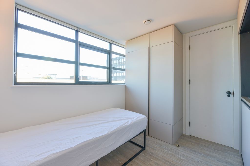 Property photo 1 of 9 Photo 6