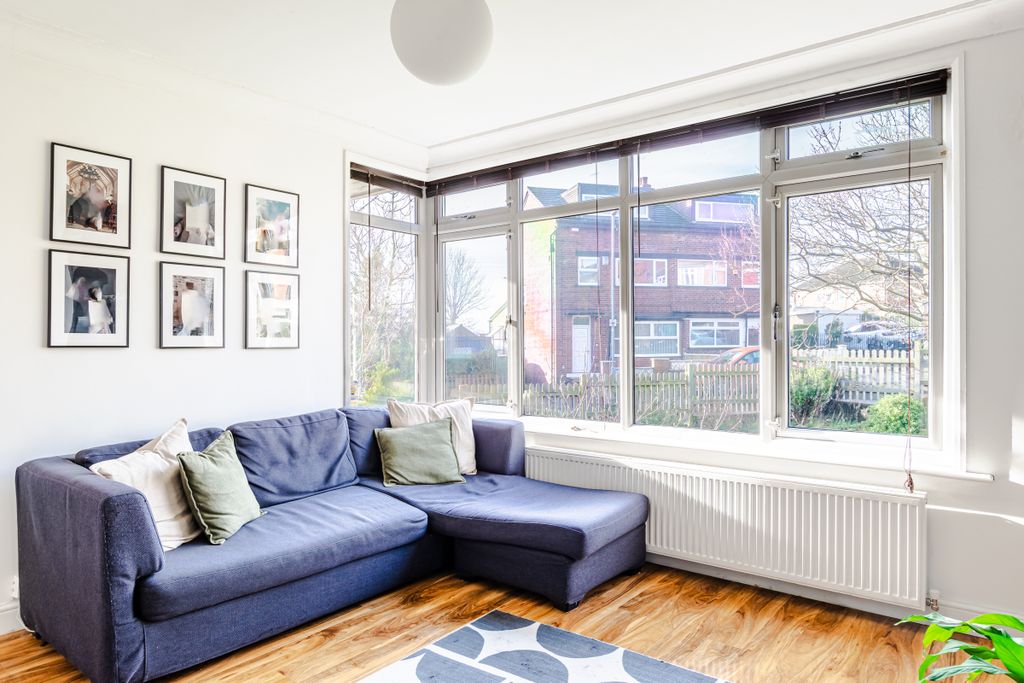 Property photo 3 of 28 Lounge2