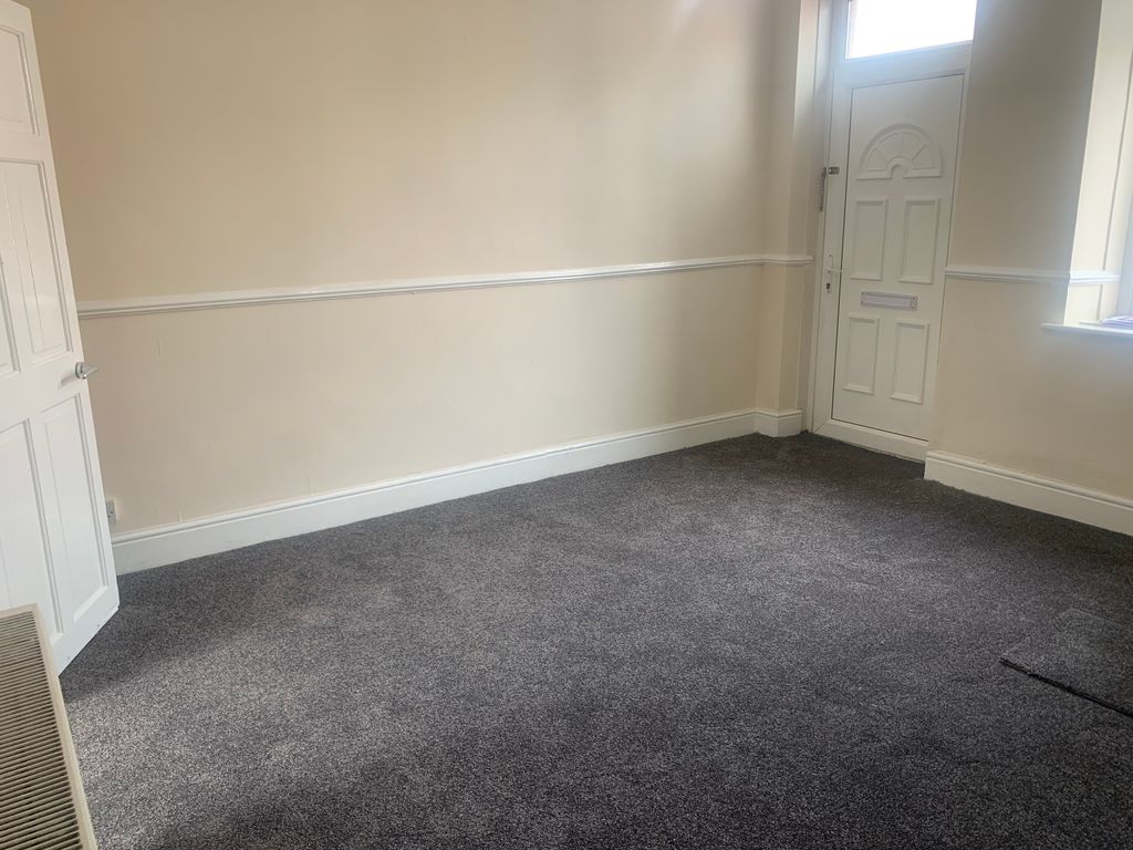Property photo 3 of 7 Living Room