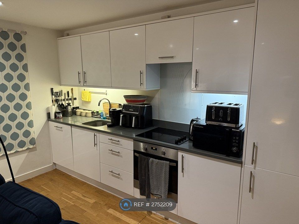 Property photo 2 of 10 Kitchen