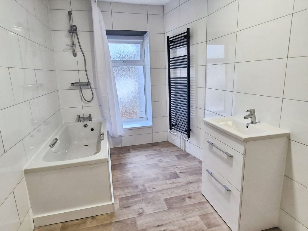 Property photo 3 of 25 Bathroom