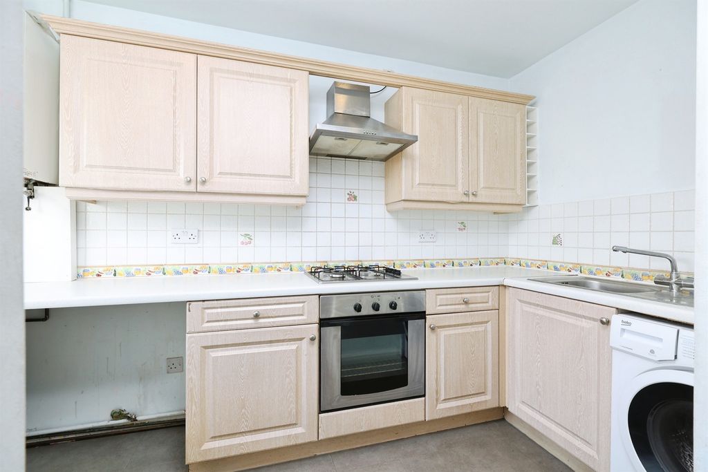 Property photo 2 of 16