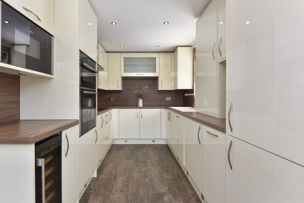 Property photo 3 of 25 54323611