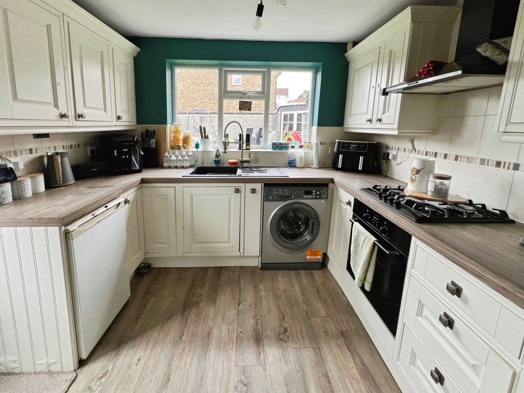 Property photo 3 of 14 Kitchen