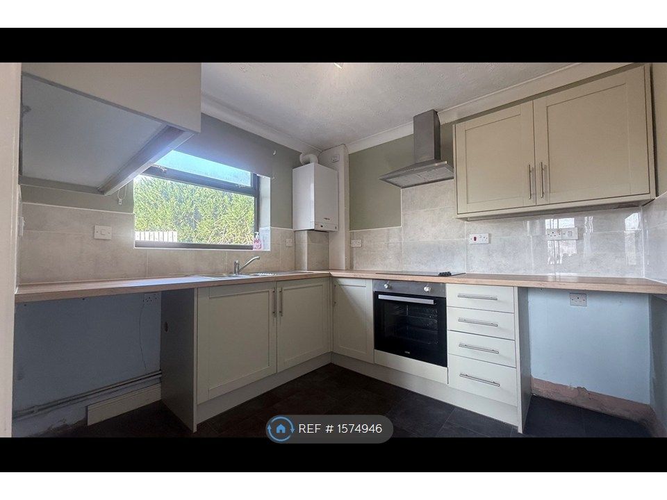 Property photo 3 of 27 Kitchen