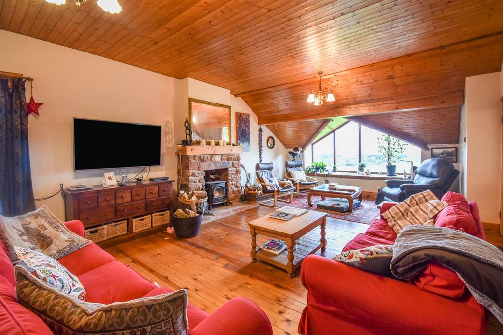 Property photo 2 of 36 Lounge 1