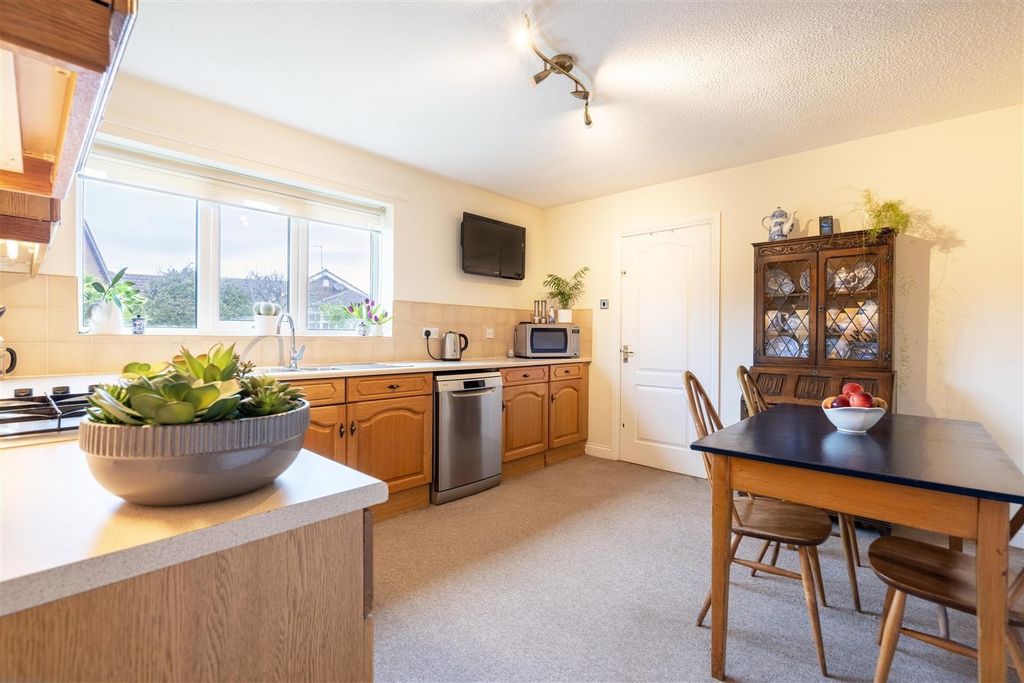 Property photo 3 of 13 Kitchen