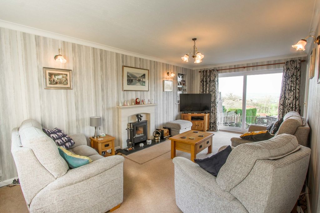 Property photo 3 of 20 Living Room