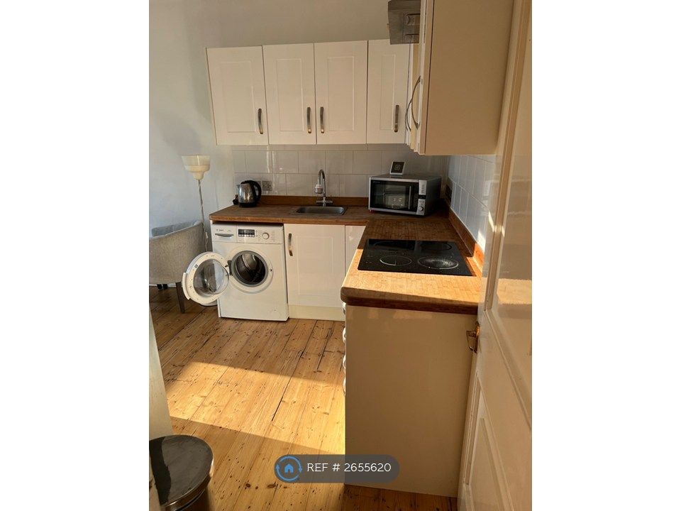 Property photo 3 of 5 Kitchen