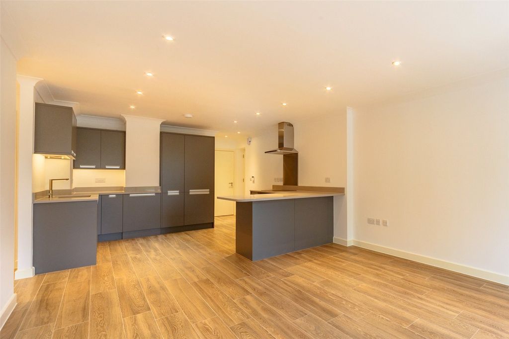Property photo 3 of 10 Picture No. 06