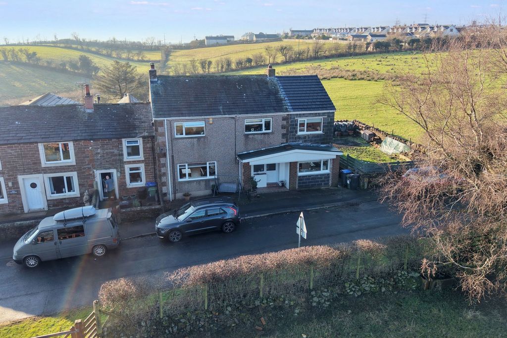 Property photo 3 of 18