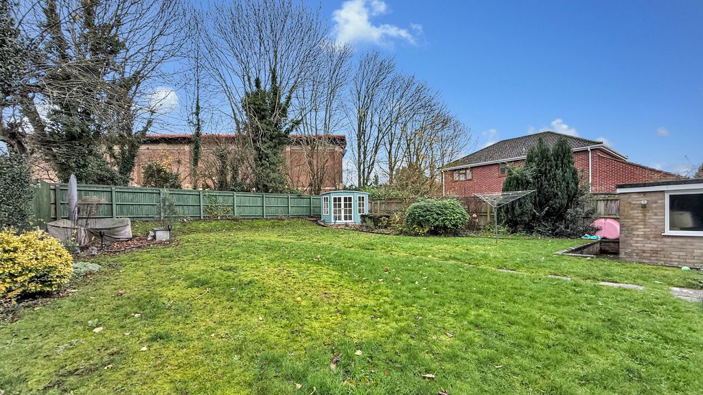 Property photo 2 of 15 Garden