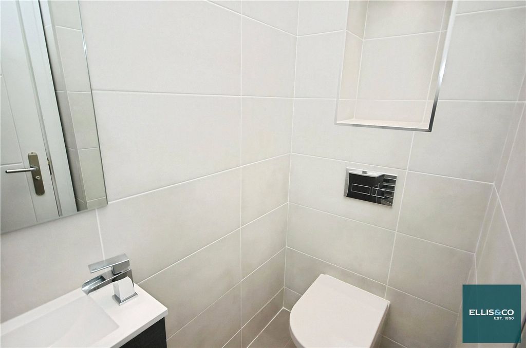 Property photo 3 of 8 Picture No. 13