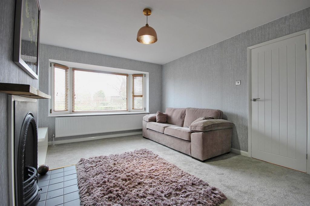 Property photo 2 of 14 Lounge