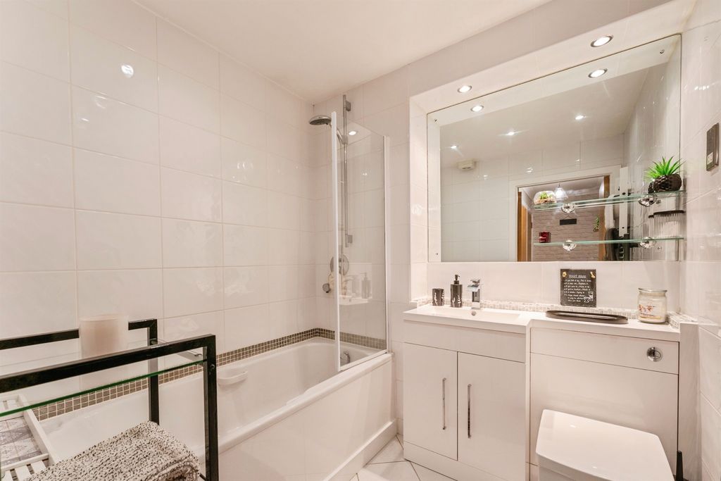 Additional image 9 of 2 bed flat for saleNew Crane Street, Chester CH1