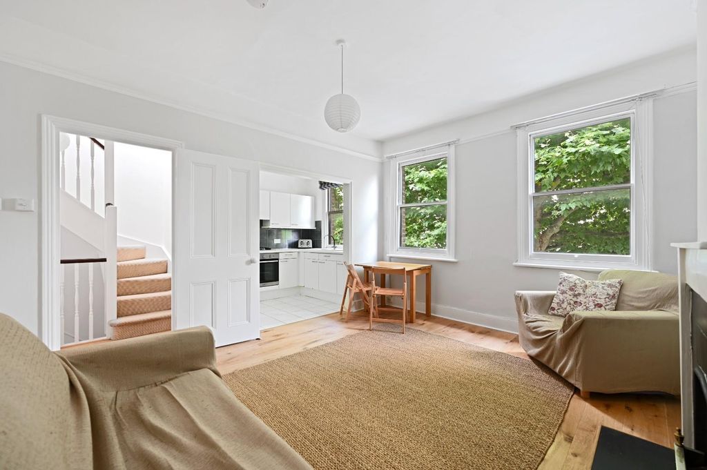 Property photo 1 of 7 Hammersmith Grove - Reception