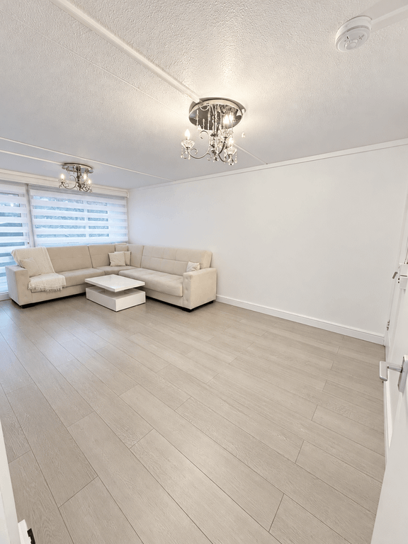 Property photo 1 of 8 Two-Bedroom Maisonette With A Spacious Terrace Balcony