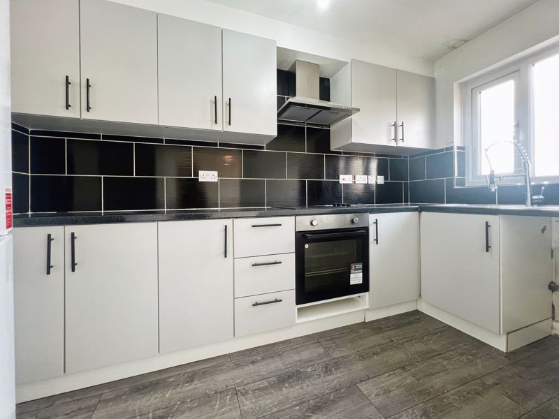 Property photo 2 of 11 Kitchen