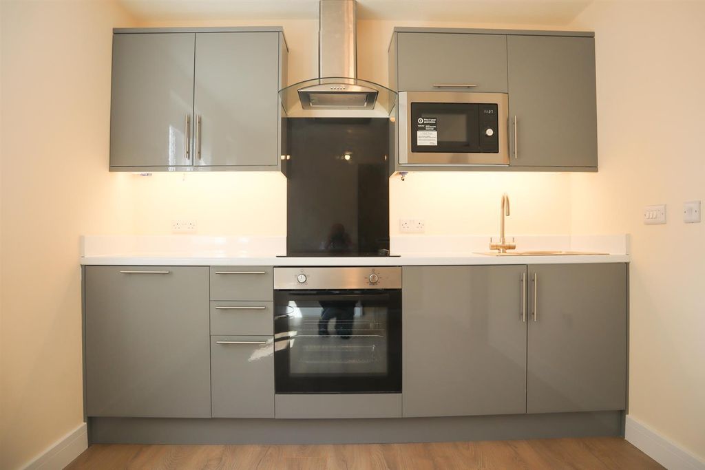 Property photo 3 of 9 Kitchen