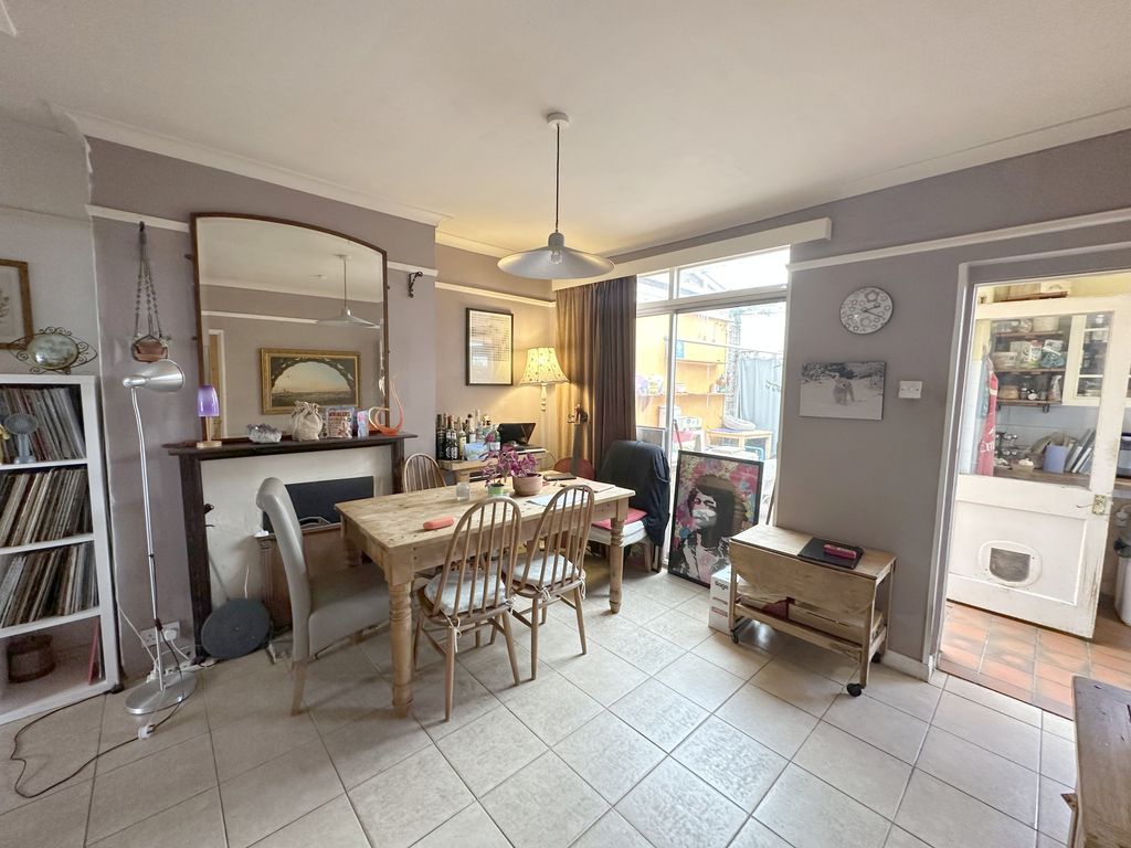 Property photo 3 of 14 Dining Room 
