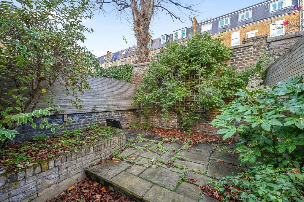 Property photo 3 of 10 Fbl - Hofland Road - Garden1 (1).Jpg