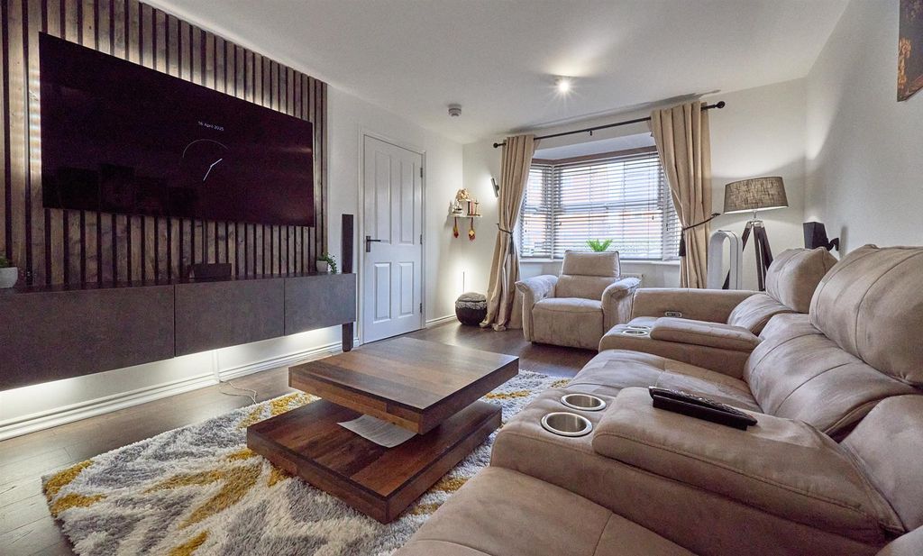 Property photo 3 of 22 Oaklands Drive Es 15.Jpg