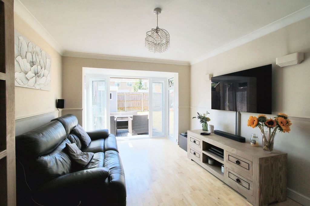 Property photo 2 of 11