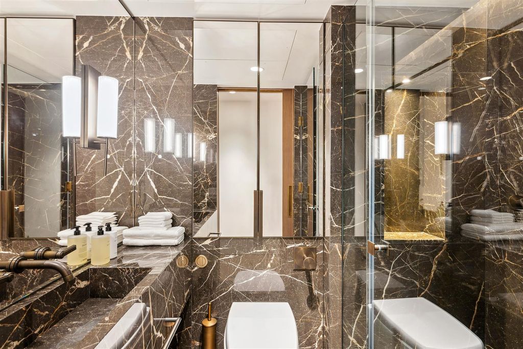 Property photo 3 of 6 Master Bathroom