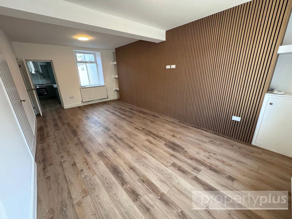 Property photo 2 of 15 Picture No. 08